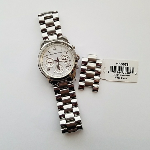 Michael Kors Chronograph Watch - Picture 3 of 8
